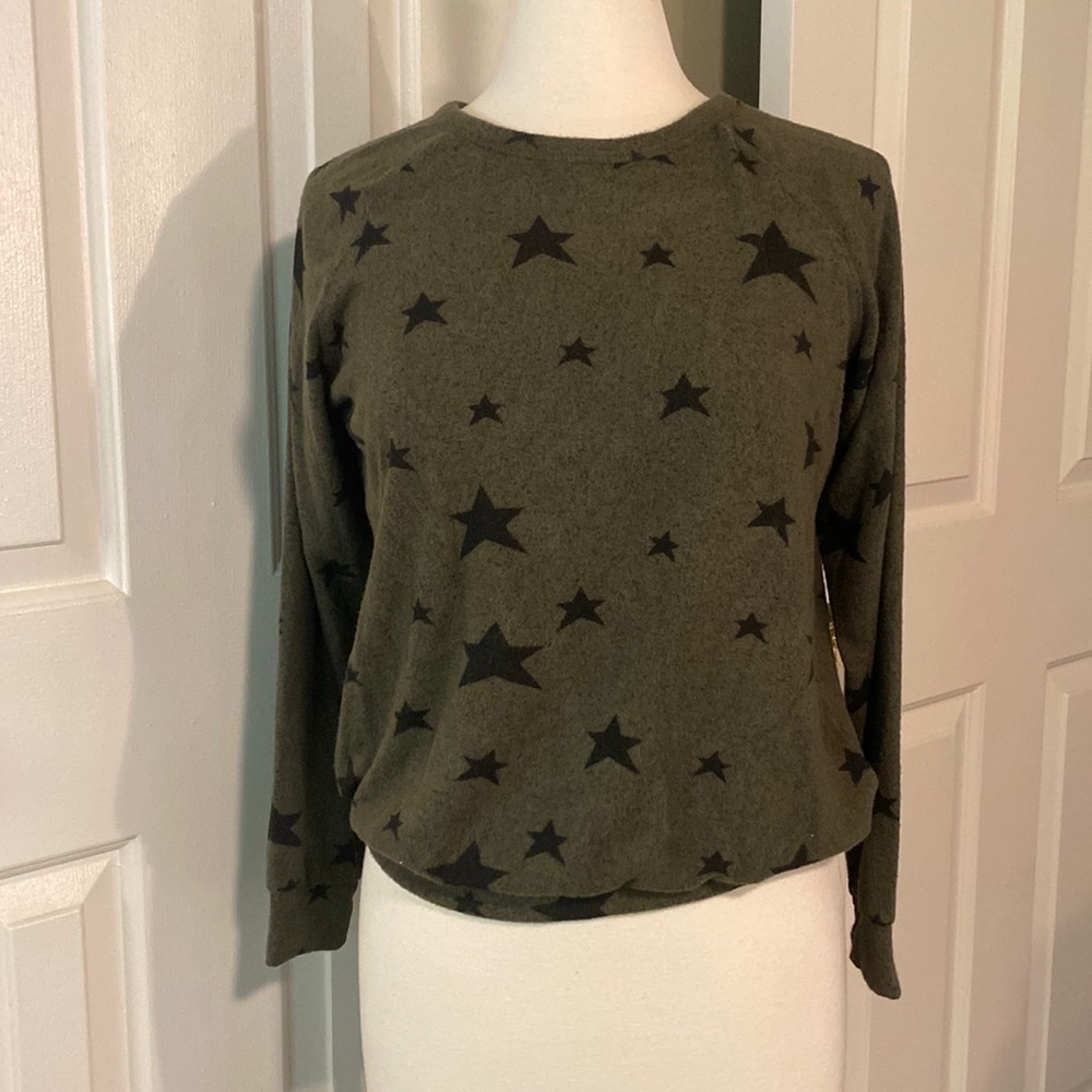 Buffalo Soft Green w/ Black Stars Long Sleeved Shirt Size Small - Like New